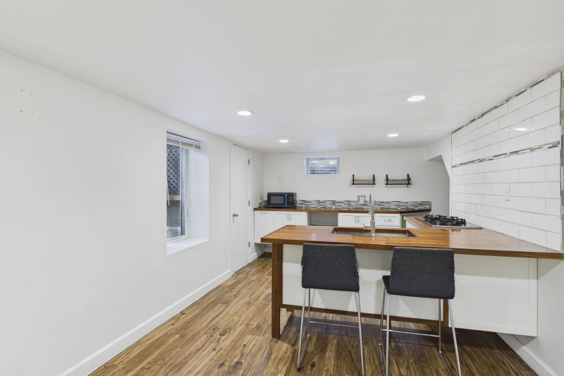 2562 Fairview Avenue N - Photo 48