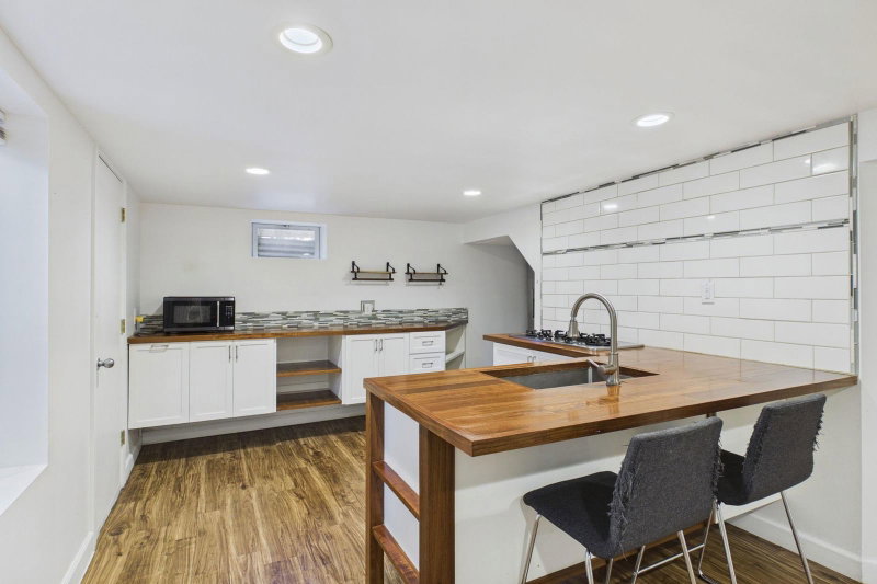 2562 Fairview Avenue N - Photo 49