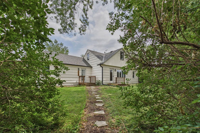 2562 Fairview Avenue N - Photo 59