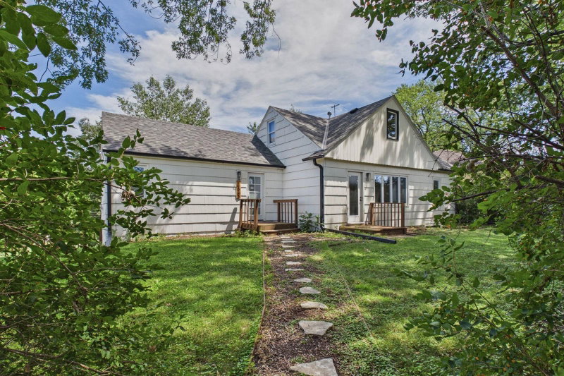 2562 Fairview Avenue N - Photo 60