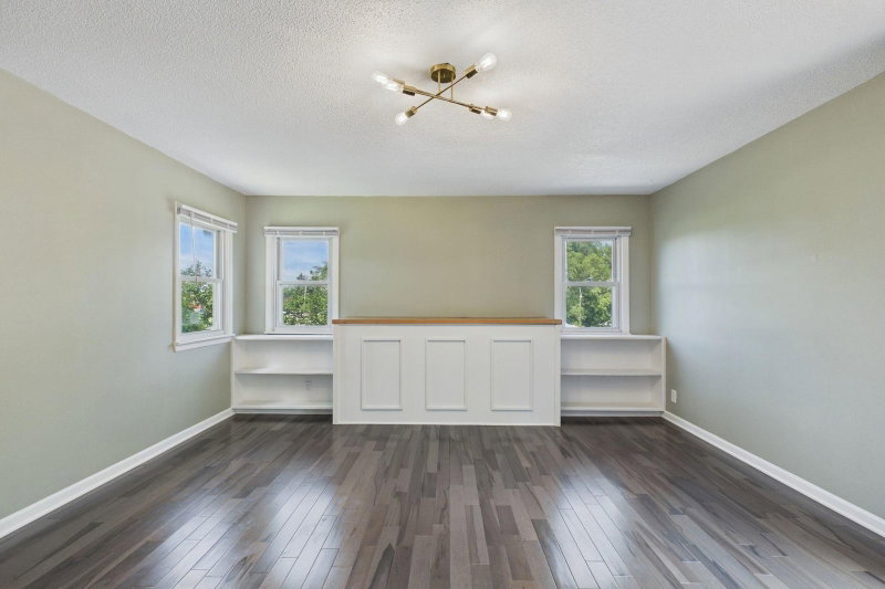 2562 Fairview Avenue N - Photo 10