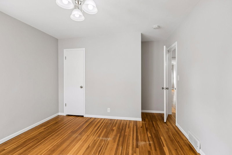 5318 Kentucky Avenue N - Photo 14