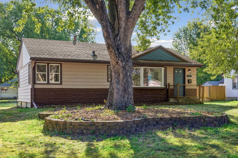 5318 Kentucky Avenue N - Photo 3