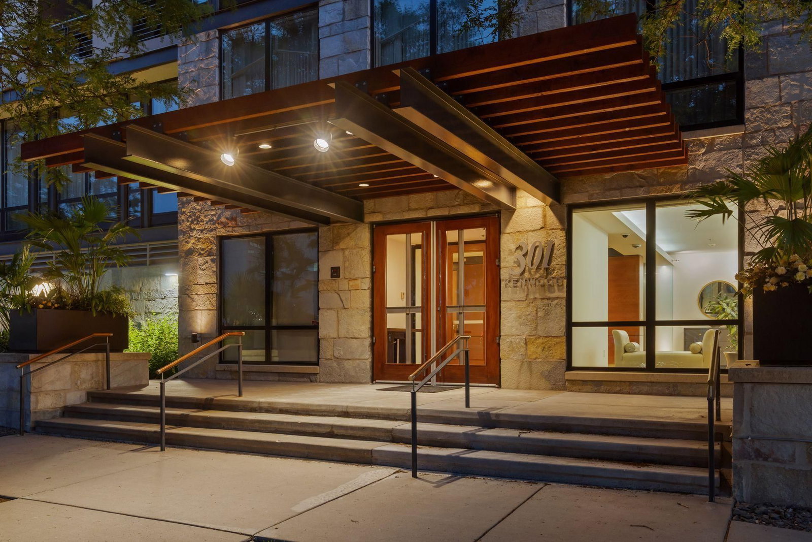 301 Kenwood Parkway #602