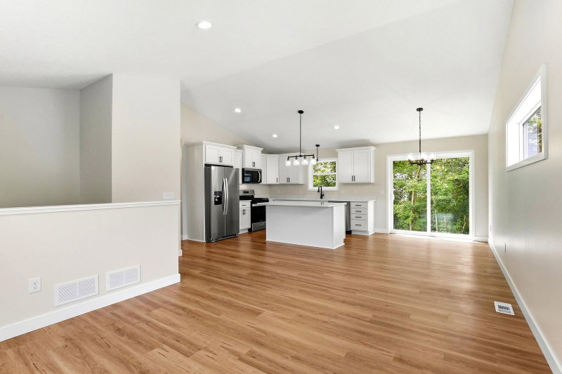 1018 2nd Street SE - Photo 3