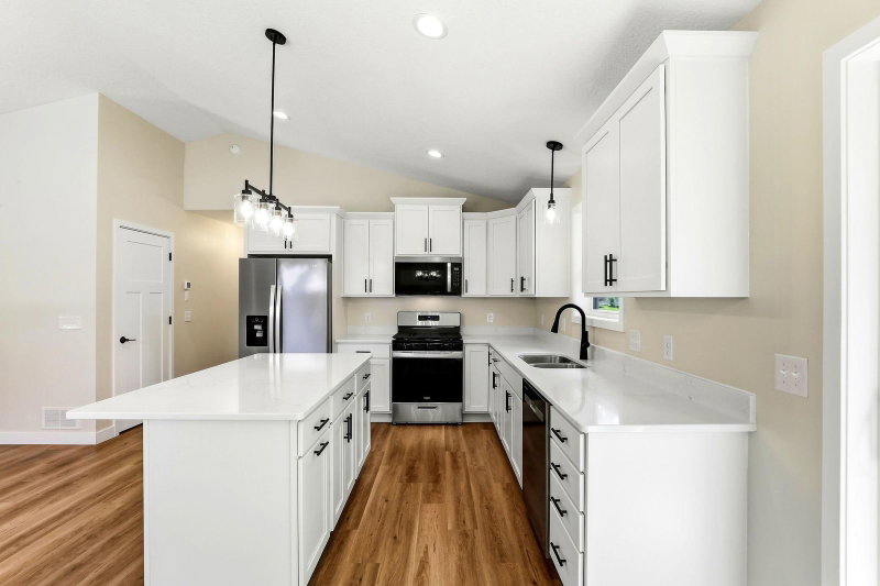 1018 2nd Street SE - Photo 5