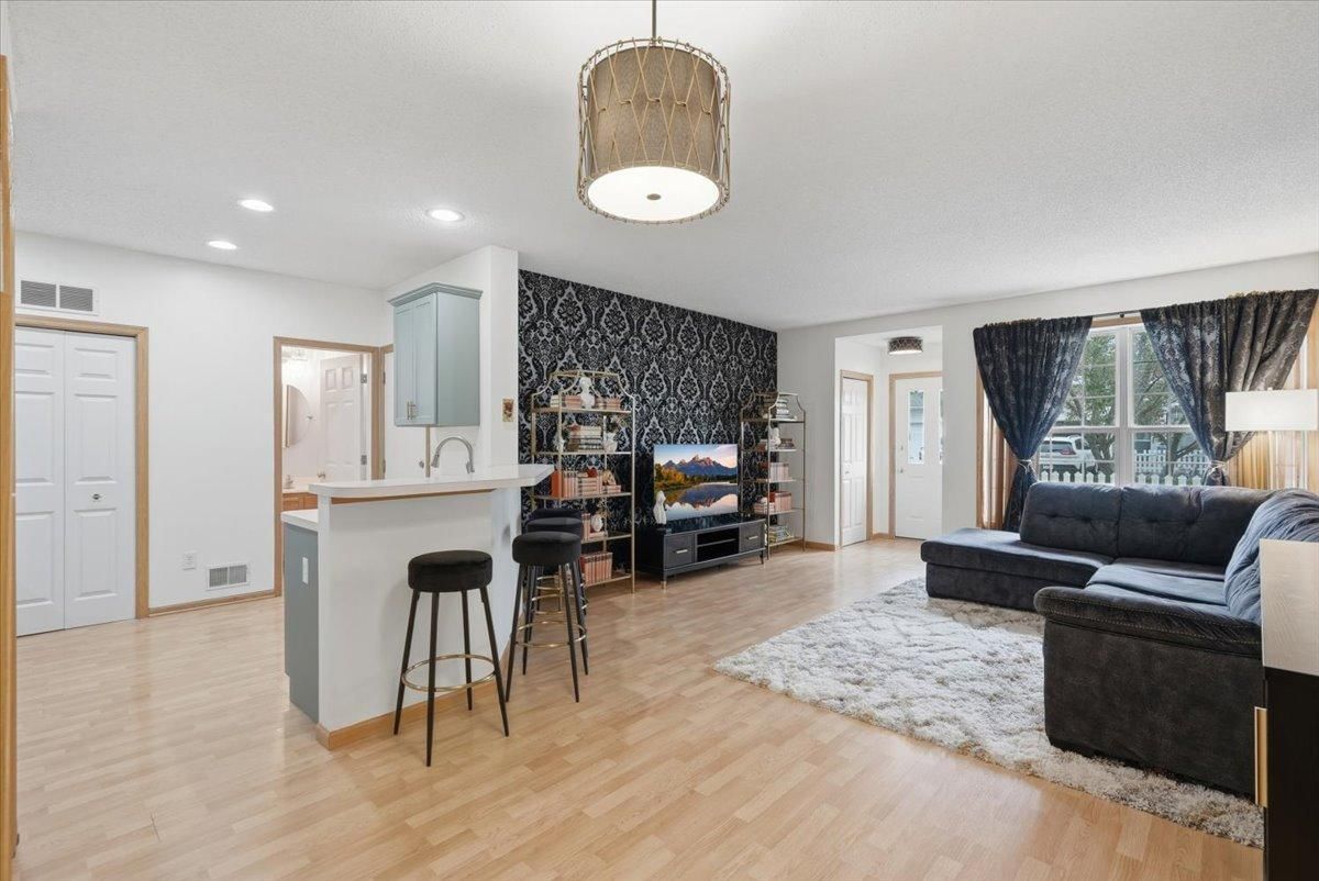 5104 Oriole Drive