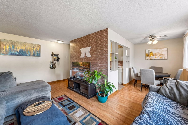 2381 Unity Avenue N - Photo 6