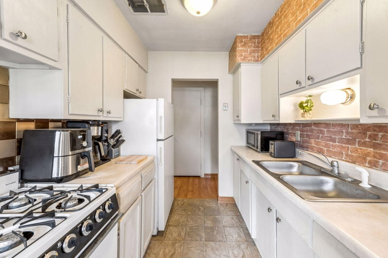 2381 Unity Avenue N - Photo 9