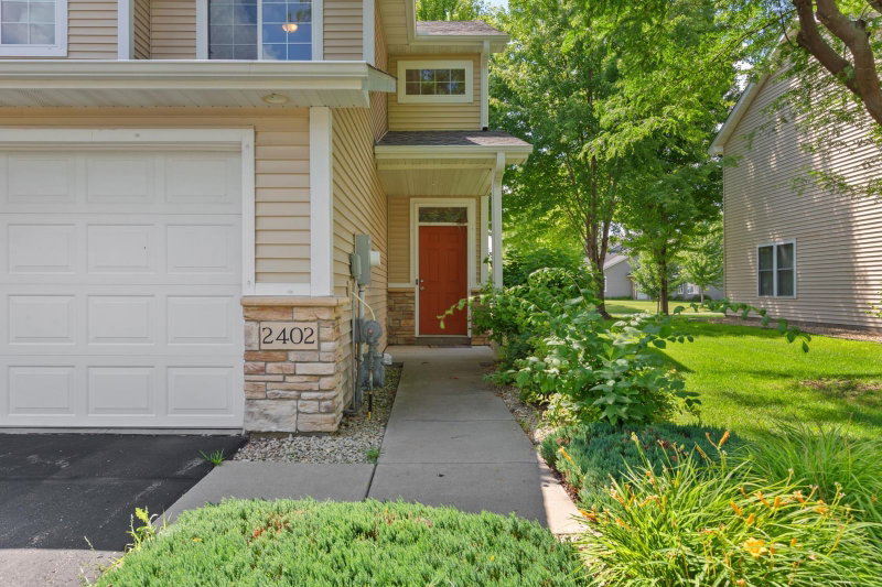 2402 Elianna Drive - Photo 2