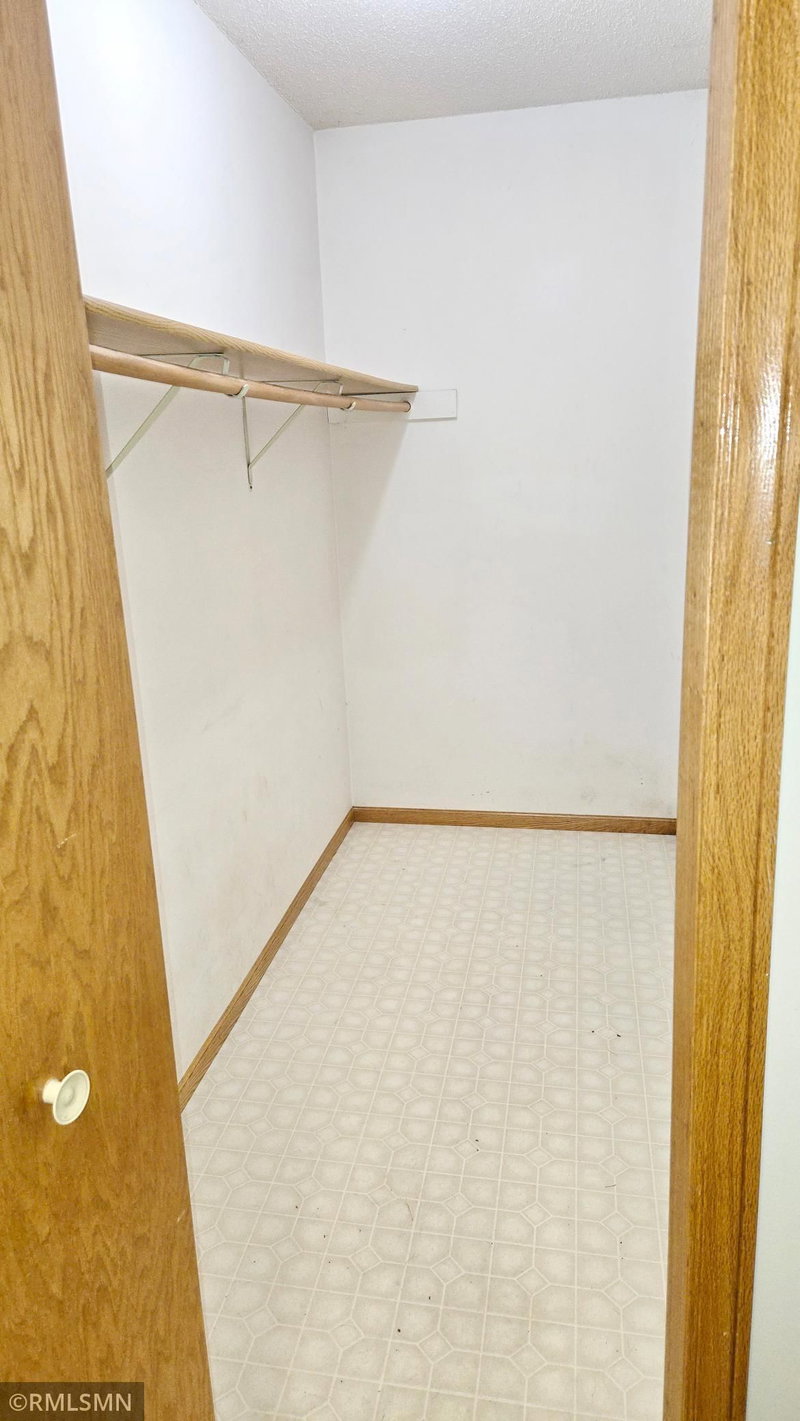 8001 Jeffery Avenue S - Photo 15