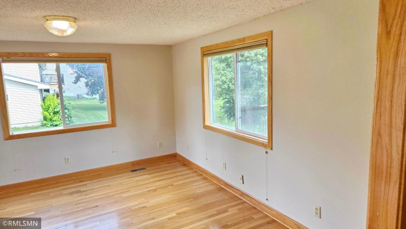 8001 Jeffery Avenue S - Photo 3