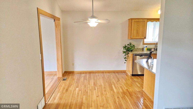 8001 Jeffery Avenue S - Photo 8