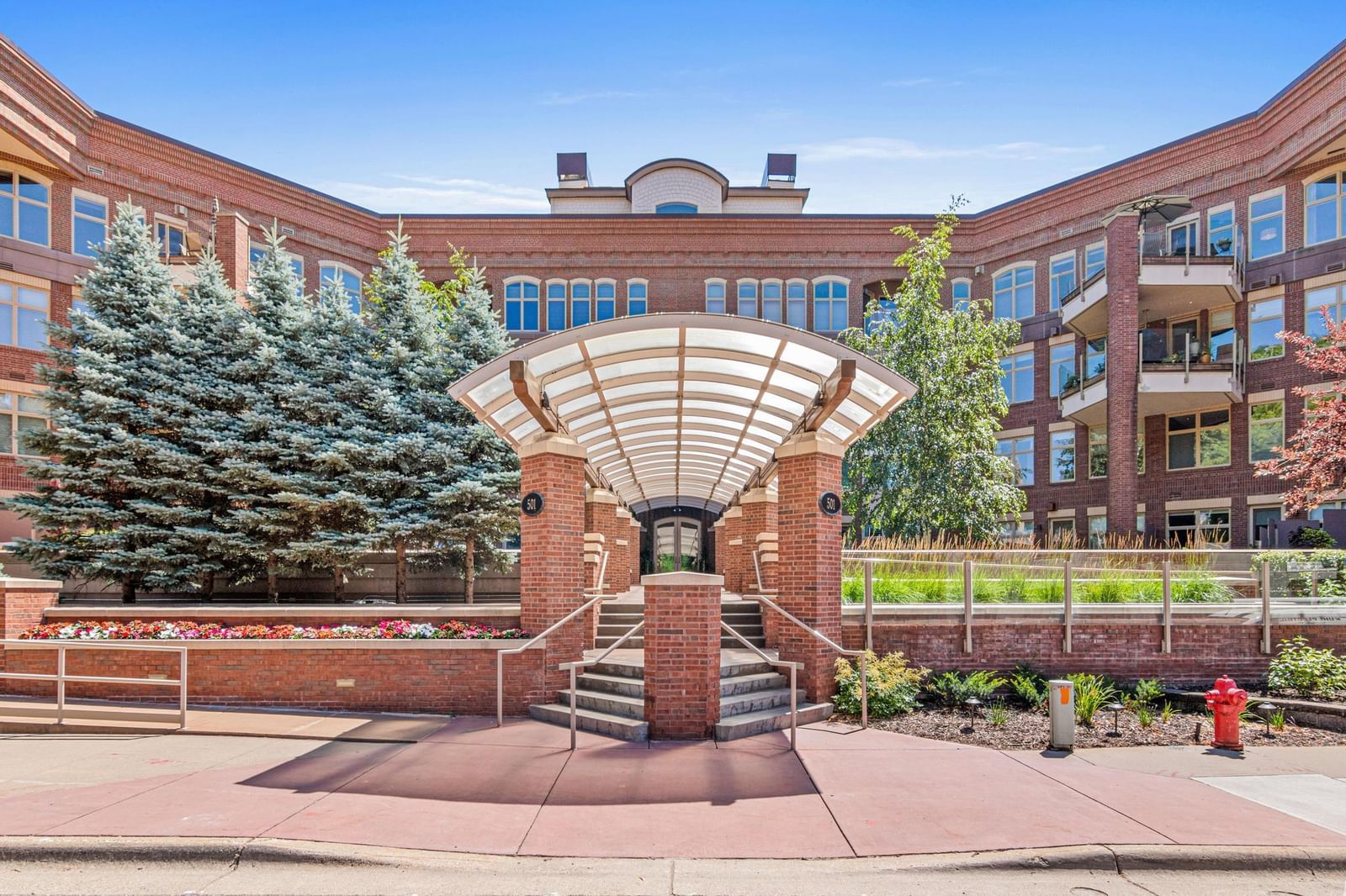 501 Main Street N #202