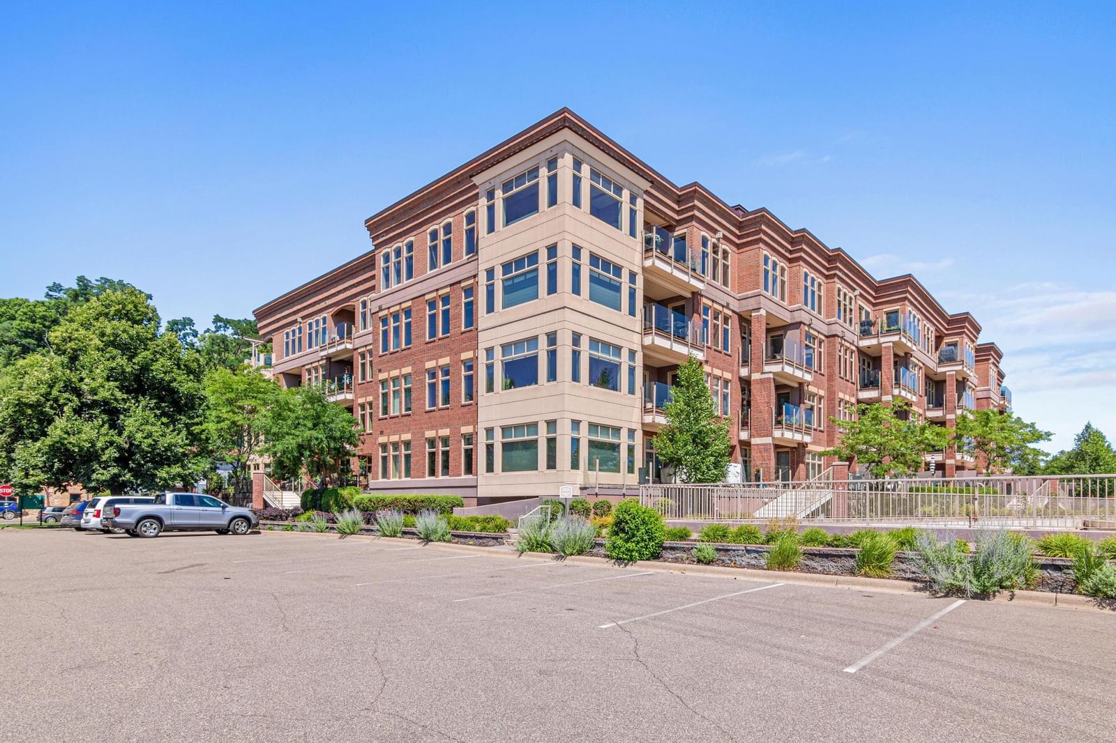 501 Main Street N #202