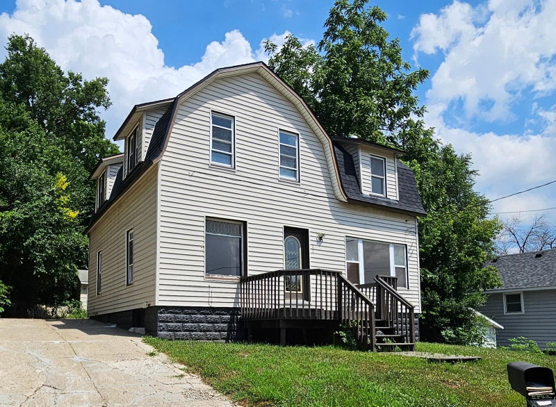 22 2nd Street SE