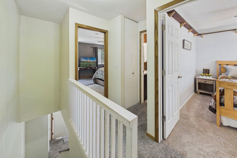 1467 Goodwin Avenue N - Photo 12