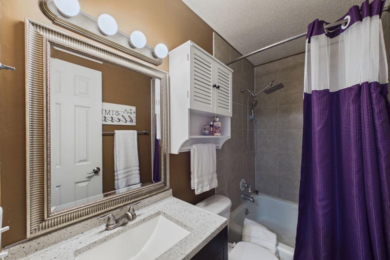 1467 Goodwin Avenue N - Photo 17