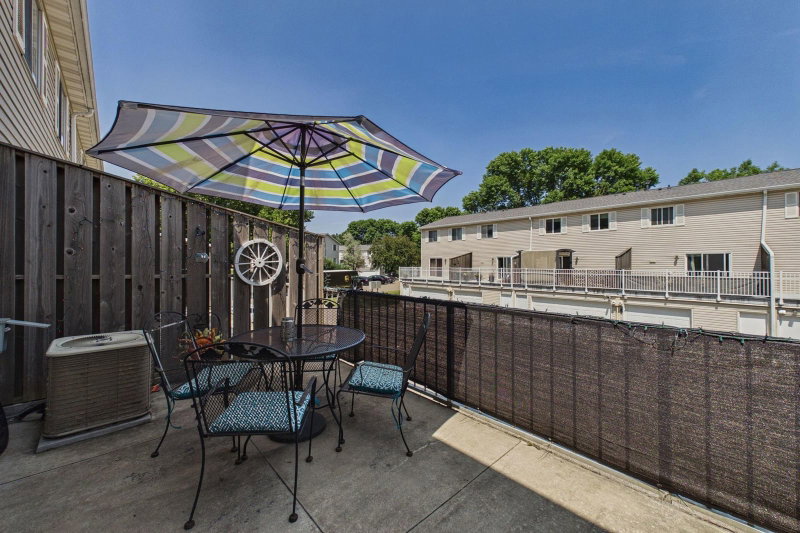 1467 Goodwin Avenue N - Photo 19