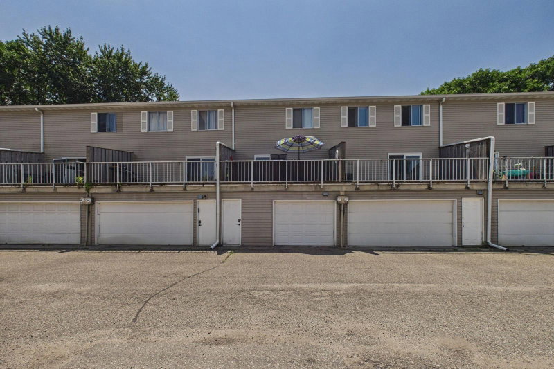 1467 Goodwin Avenue N - Photo 20