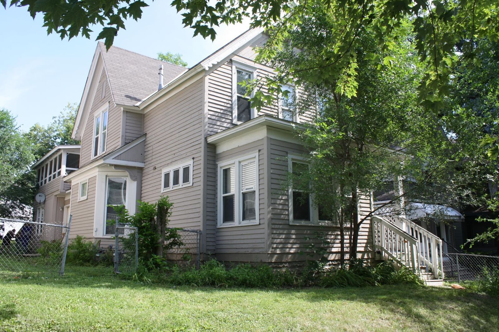 833 3rd Street E