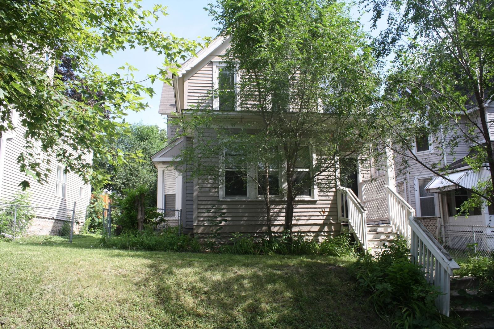 833 3rd Street E