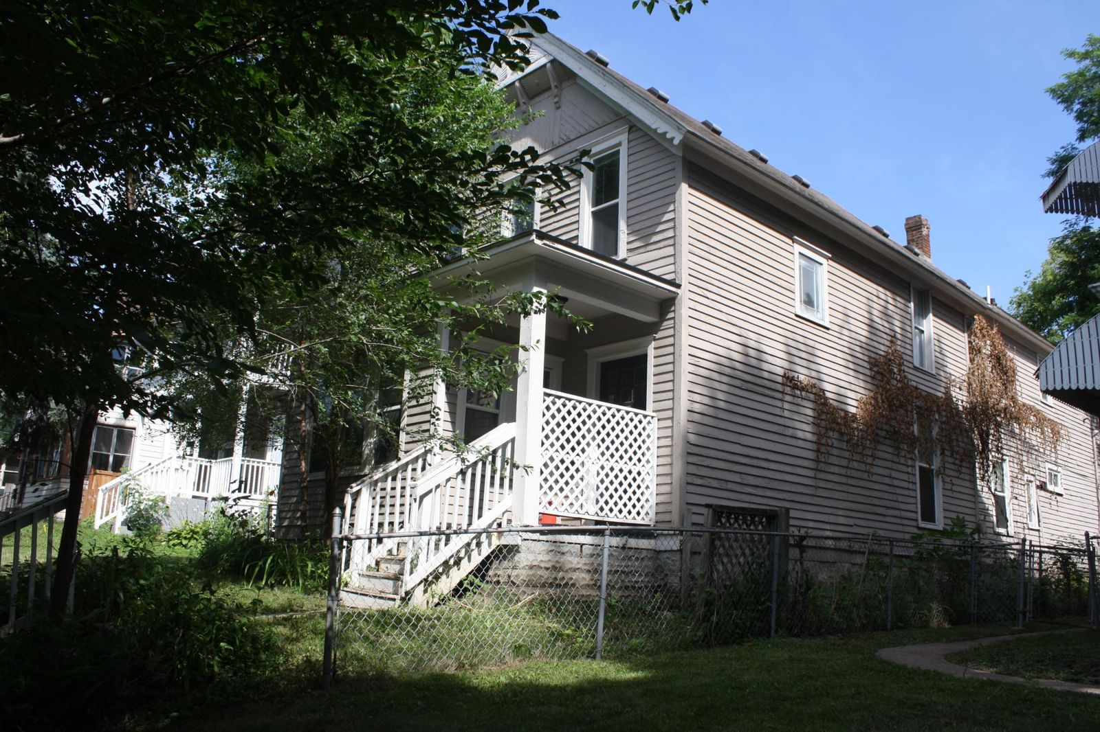 833 3rd Street E
