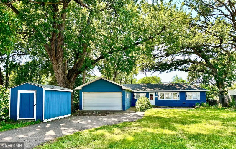 5011 Vera Cruz Avenue N - Photo 2