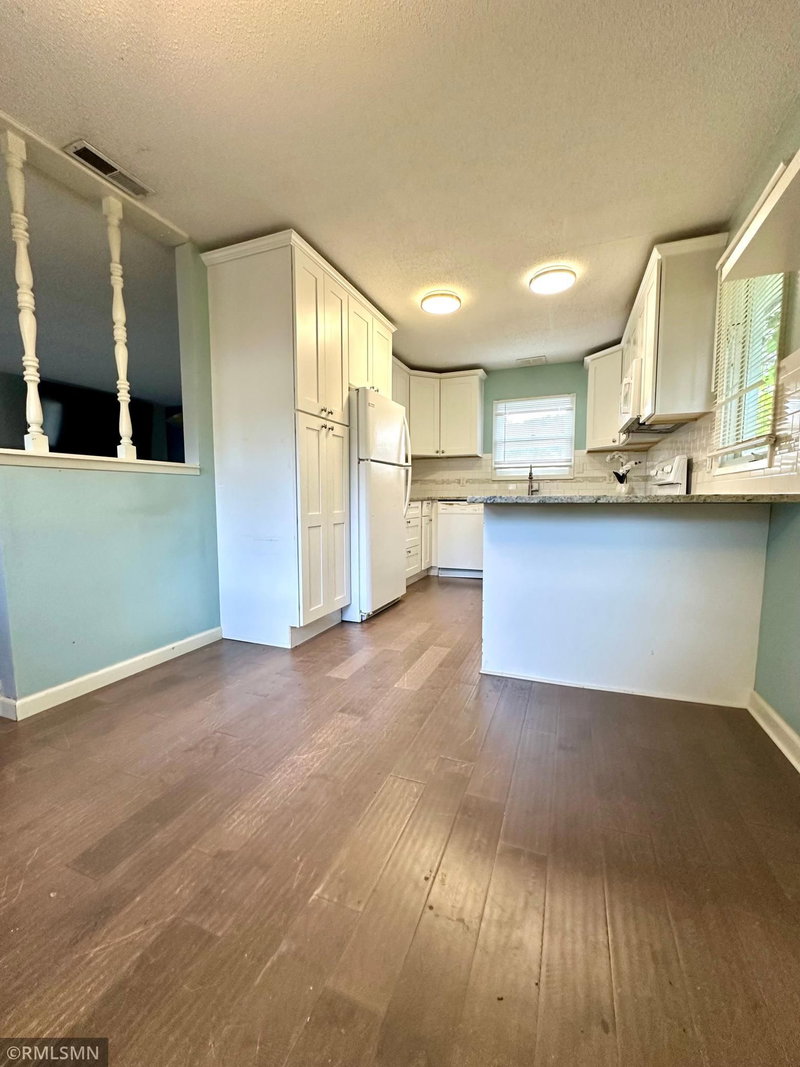 5011 Vera Cruz Avenue N - Photo 6
