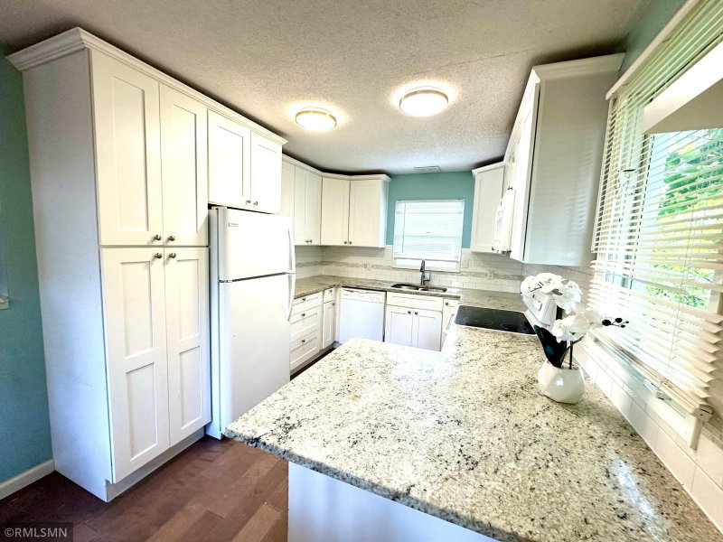 5011 Vera Cruz Avenue N - Photo 10