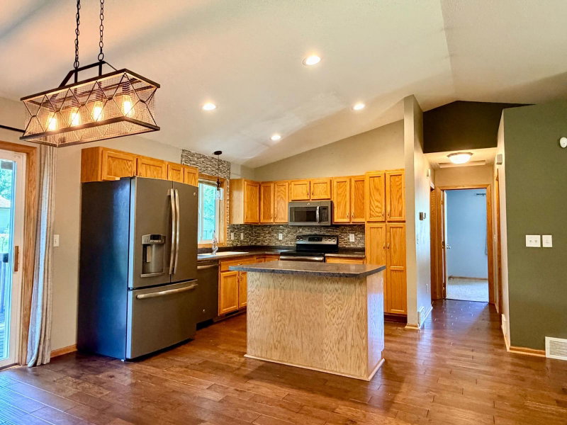 2110 Darling Avenue E - Photo 2
