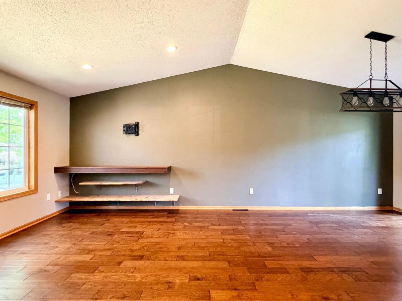 2110 Darling Avenue E - Photo 6
