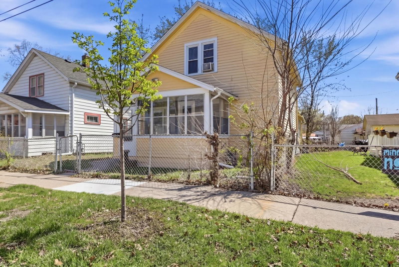 324 Van Buren Avenue