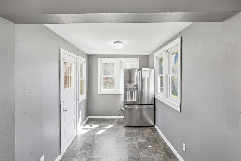 324 Van Buren Avenue - Photo 11