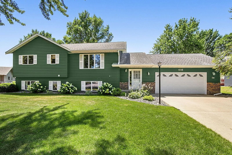416 13th Street N - Photo 1