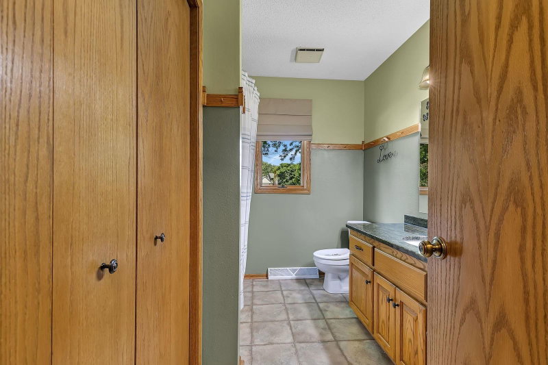 416 13th Street N - Photo 17