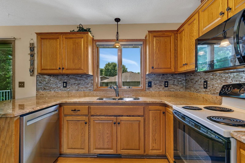 416 13th Street N - Photo 4