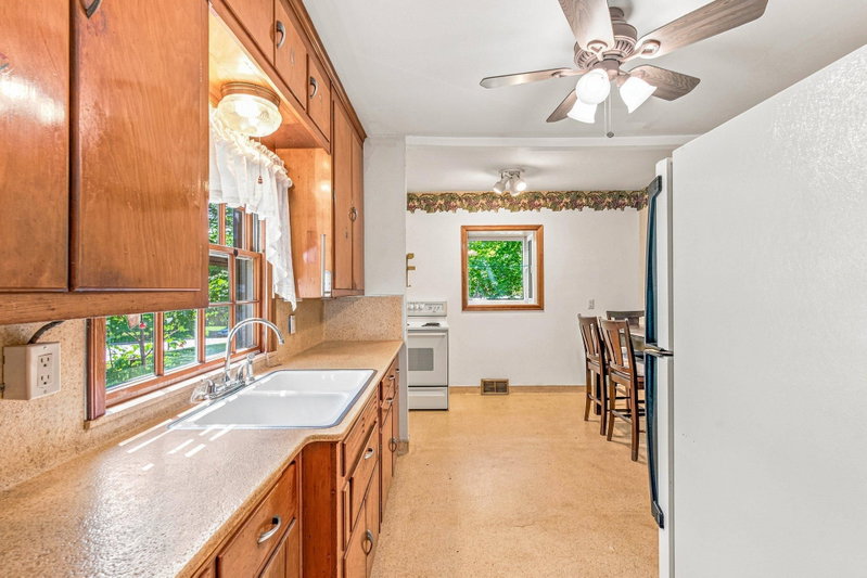 615 12th Avenue NW - Photo 12