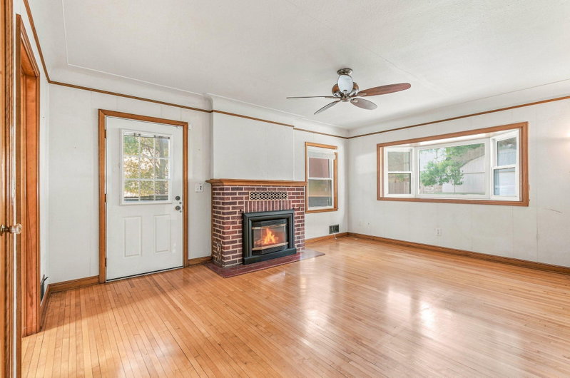 615 12th Avenue NW - Photo 4