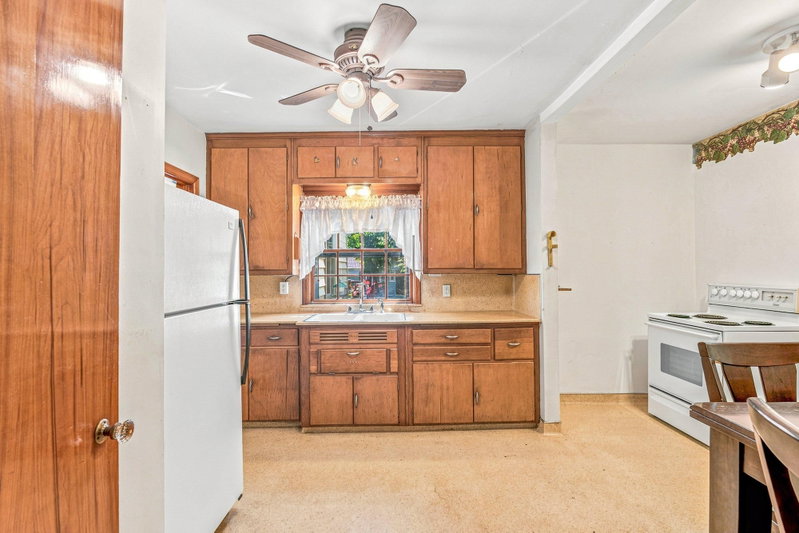 615 12th Avenue NW - Photo 7