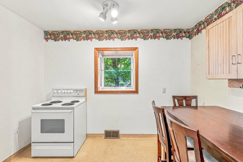 615 12th Avenue NW - Photo 10