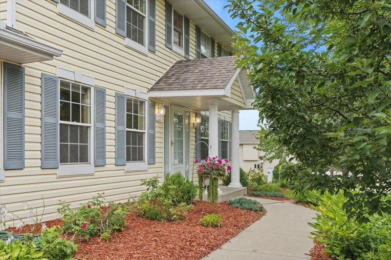 931 Sterling Street S - Photo 2