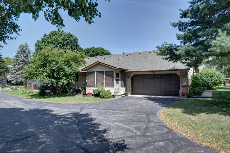 1539 Pheasantwood Trail - Photo 2