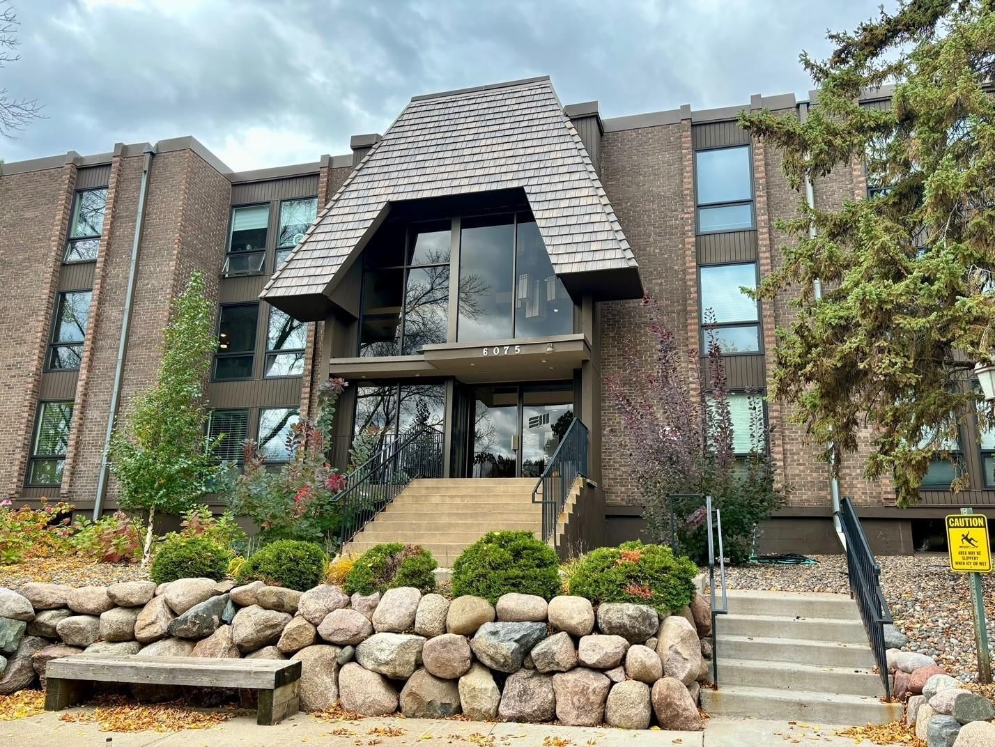 6075 Lincoln Drive #201