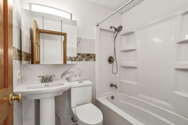 606 Grospoint Lane N - Photo 17