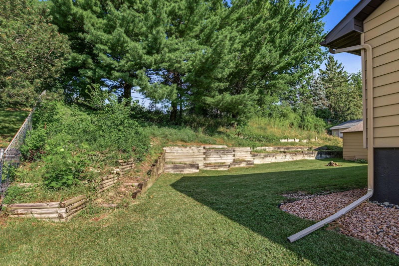 606 Grospoint Lane N - Photo 32