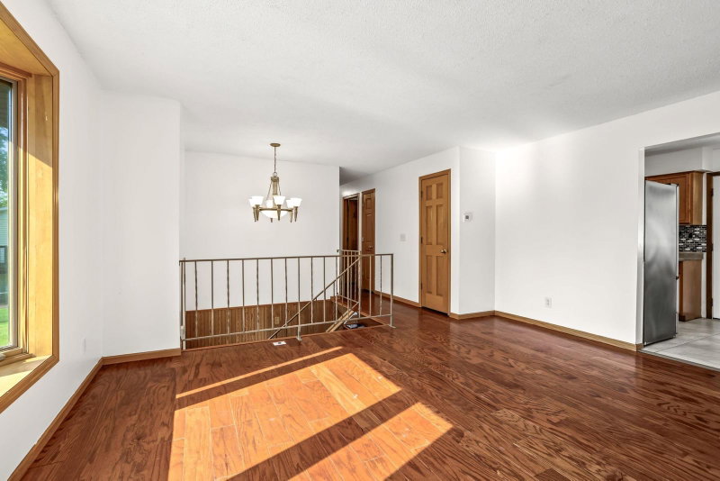 606 Grospoint Lane N - Photo 6
