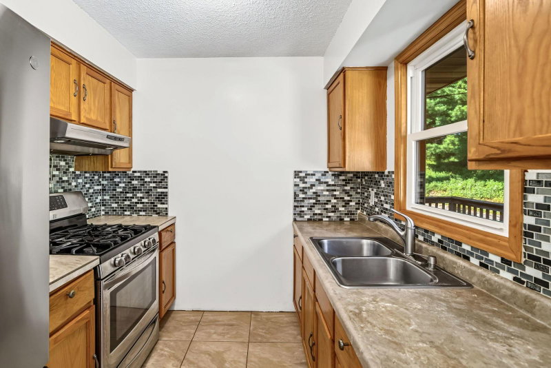 606 Grospoint Lane N - Photo 9