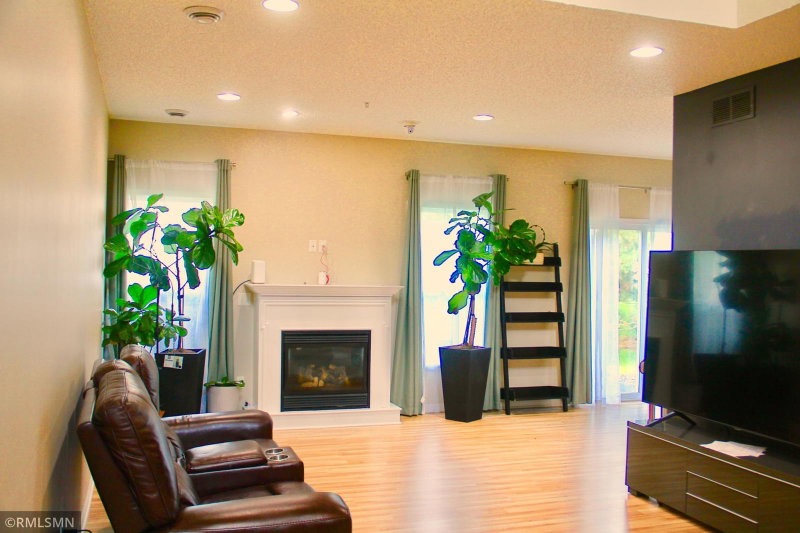 333 Naegele Avenue - Photo 8