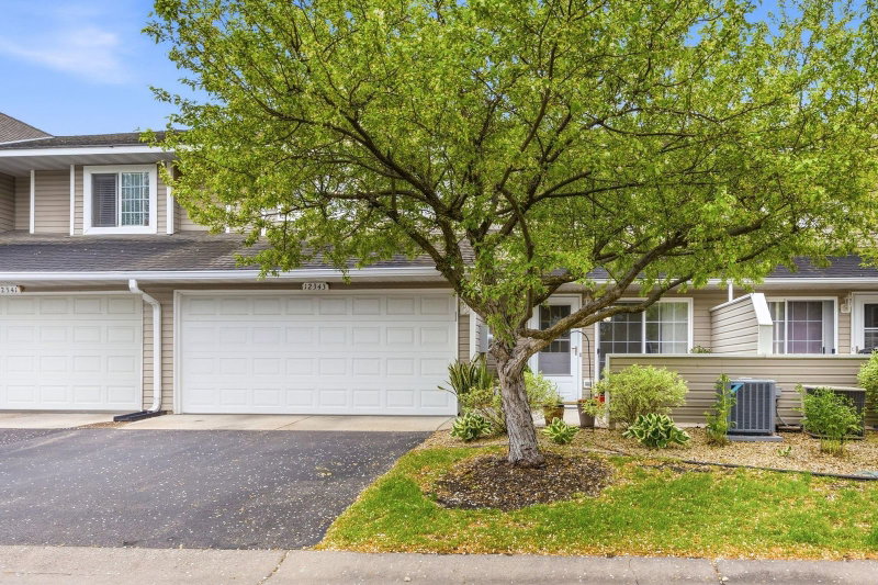 12343 Zealand Avenue N - Photo 2